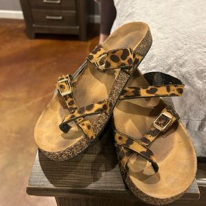 Preowned Anna leopard print sandals size 10